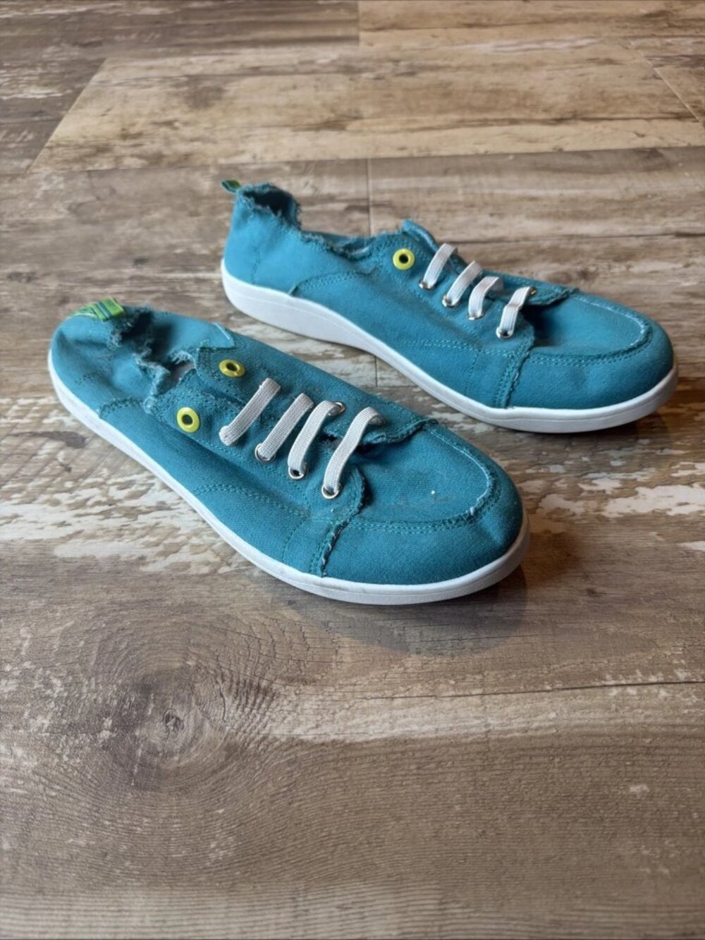 VIONIC Beach Pismo Sneaker Team Canvas Orthotic Casual Walking Women’s 11